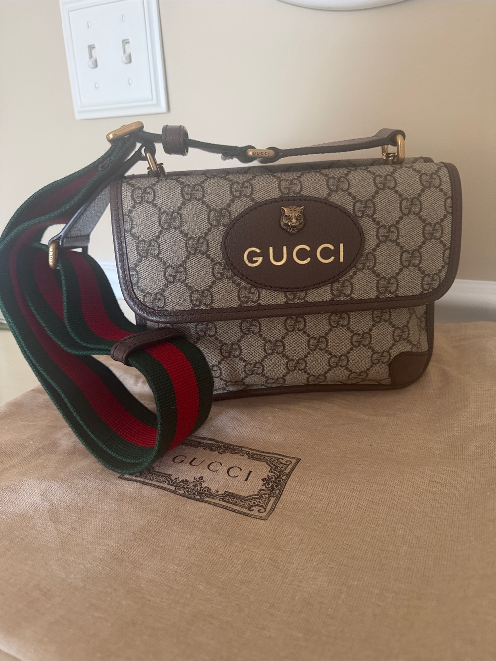 Gucci Beige GG Supreme Canvas Crossbody
Double pouch Neo vintage Messenger
